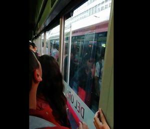 (VIDEO) Así fueron reprendidos varios colados de TransMilenio por un pasajero