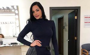 Andrea Valdiri sufrió aparatosa caída mientras intentaba hacer un baile sensual