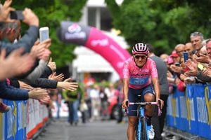 Giro de Italia: Richard Carapaz se mantiene como líder