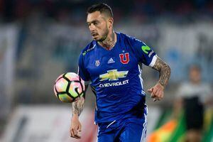 Alerta Pinilla en la U: el goleador se fue de Antofagasta con bota y una muleta