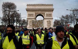 EN IMÁGENES. 31 mil "chalecos amarillos" protestan en Francia; se reportan 700 detenidos