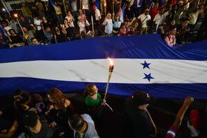 Honduras firma acuerdo de asilo a migrantes con Estados Unidos