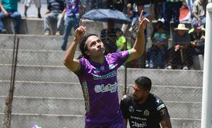 Agustín Herrera se despide de Antigua GFC tras ponerse la camiseta crema