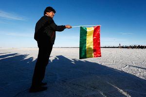 La última de Evo Morales: quiere hacer la bandera más grande del mundo para recordar “invasión” chilena