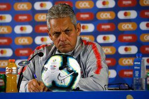 Rueda le da importancia al tercer lugar y avisa: "El trabajo para el futuro del fútbol chileno es bien sensible e intenso"