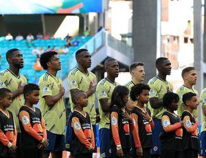 El irrespeto de los argelinos al himno de Colombia en Lille