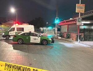 Hallan muerto a niño de 7 años entre dos autos estacionados