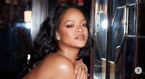 Rihanna presume sus curvas de infarto en un conjunto de lencería transparente