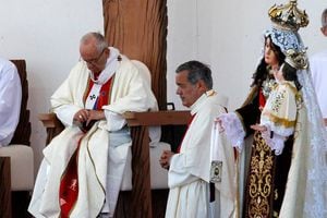 Papa Francisco respaldó a obispo Barros: "No hay una sola prueba en su contra, todo es calumnia"