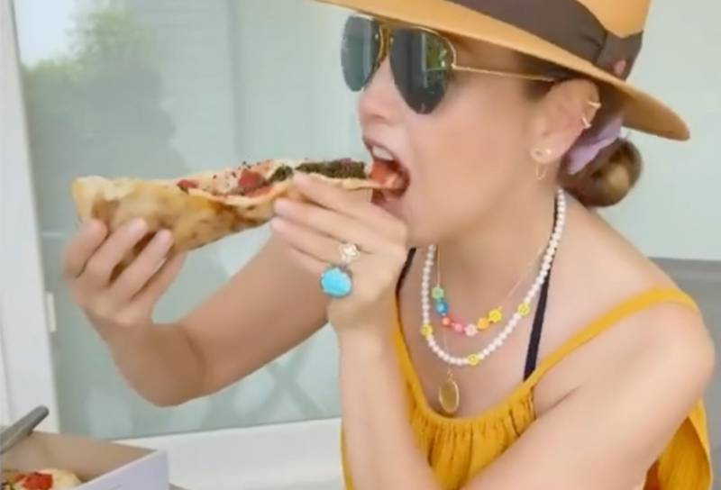 Pizza con caviar y los platillos favoritos de Thalia