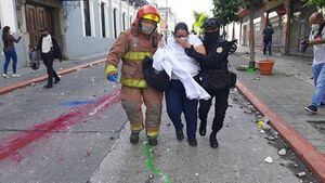 Comisión de DD.HH. denuncia represión policial en Guatemala tras el incendio del Congreso por parte de manifestantes