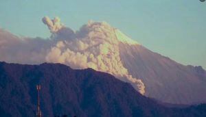 Alertan posible caída de ceniza del volcán Sangay en Chimborazo