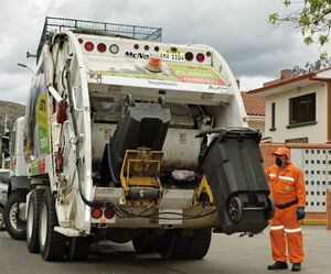 Nuevos horarios de recolección de basura se aplica en Cuenca