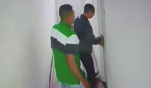 En Bogotá, ladrones ingresaron a la casa de un policía y se le llevaron hasta el chaleco