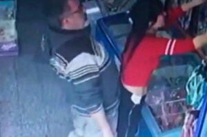 "Ningún hombre tiene derecho": el indignante video de hombre abusando sexualmente a una joven kioskera