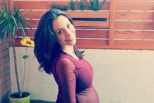"¿Nos parecemos?": Yamna Lobos comparte foto de su hija recién nacida