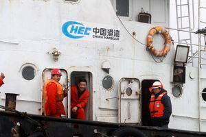 "Megatiburón" al ataque en aguas chilenas: flota china empezó a pescar calamares frente a costas de Temuco