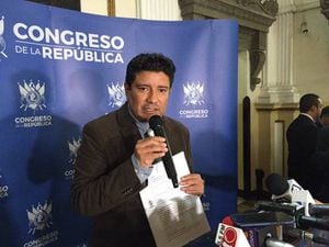 La UNE no teme ser cancelada, afirma diputado Carlos Barreda