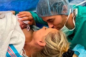 Enrique Iglesias muestra el rostro de su hija Masha a sus dos meses de nacida y es hermosa