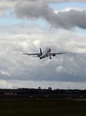 "Un pequeño problema con el alcohol": Copiloto ebrio impide despegue de vuelo en Alemania