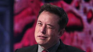 Elon Musk: cerramos Tesla si usamos los coches para espiar