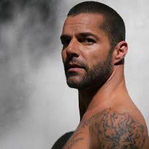Ricky Martin sorprende con su cambio de look y así reaccionan sus fans