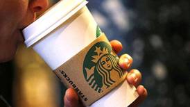 Empleada de Starbucks denuncia que fue despedida por llegar 3 minutos tarde a su trabajo