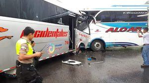 Accidente de tránsito en San Miguel de los Bancos- Puerto Quito
