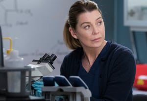 ‘Grey’s Anatomy’ trará personagem antigo polêmico na 18ª temporada; ‘O que aconteceu com você?’