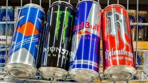 Por qué los principales supermercados británicos prohibieron la venta de bebidas energéticas a menores de 16 años