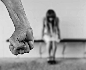 Condenan a hombre a 14 años de prisión por violar varias veces a su hijastra
