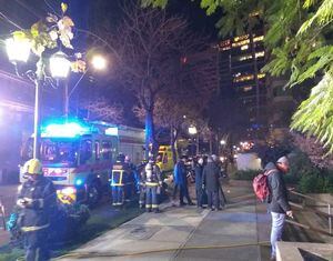Bomberos confirmó que no hubo lesionados: Ascensor se desplomó 22 pisos en Las Condes
