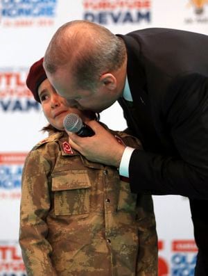"¿Quieres convertirte en mártir?" Repudio en redes a Erdogan por hacer llorar a niña de 6 años