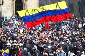 Crece tensión social: miles de colombianos se manifiestan contra la brutalidad policial