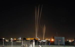 Sigue la violencia: Hamas responde y lanza 130 cohetes sobre Tel Aviv, Israel