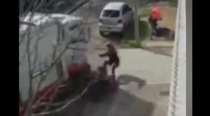 Video de los repartidores héroes: lanzaron su camión contra unos "motochorros" y después rescataron a mujer que estaba siendo asaltada