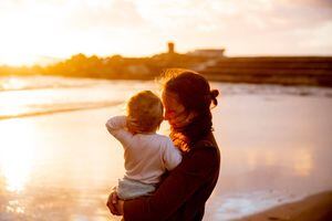 Mulheres que optam pela maternidade tardia beneficiam sua saúde mental, segundo estudo