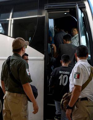 Policía detiene camión con 76 indocumentados en México; 75 guatemaltecos y 1 salvadoreño