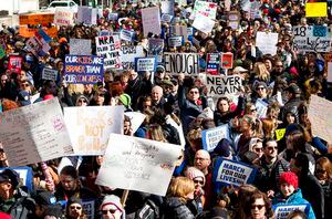 "Marcha por Nuestras Vidas": la multitudinaria manifestación contra las armas que remece las calles de Washington