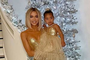 Hija de Khloé Kardashian cautiva con un vestido de tul y luce como toda una princesa