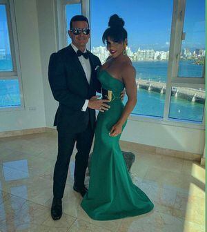 Maripily no se despega de su novio en la boda de Aleyda Ortiz