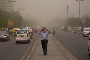 Apocalíptica tormenta de polvo arrasa con ciudad de la India y deja más de 90 muertos y 160 heridos