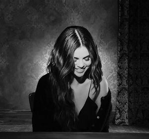 Selena Gomez revela seus fantasmas em novo álbum