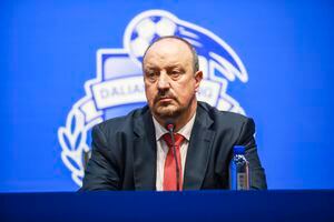 ¿Alternativa para la "Roja"? Rafa Benítez anuncia su partida del fútbol chino y podría ser carta para suceder a Rueda