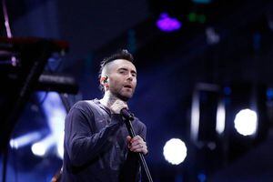 "Esto es un programa de televisión, no un concierto": el furioso adiós de Adam Levine tras show de Maroon 5 en Festival de Viña