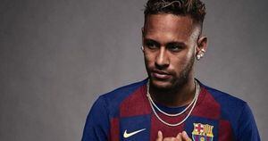 Tremendo fail: Filtran imagen de Neymar con la nueva camiseta del Barcelona