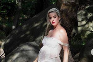 Katy Perry presume su pancita de embarazo desnuda y muestra que vive a plenitud esta etapa