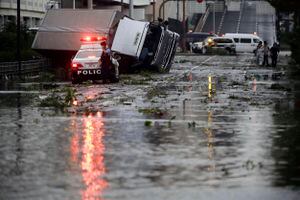 Tifón deja 11 muertos en Japón