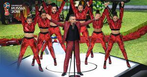Memes, reacciones y el feo gesto a la cámara: Robbie Williams se robó la película en la apertura del Mundial de Rusia 2018