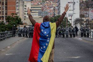 Juan Guaidó: EE.UU. alerta de represalia si Maduro responde con violencia a toma de mando
